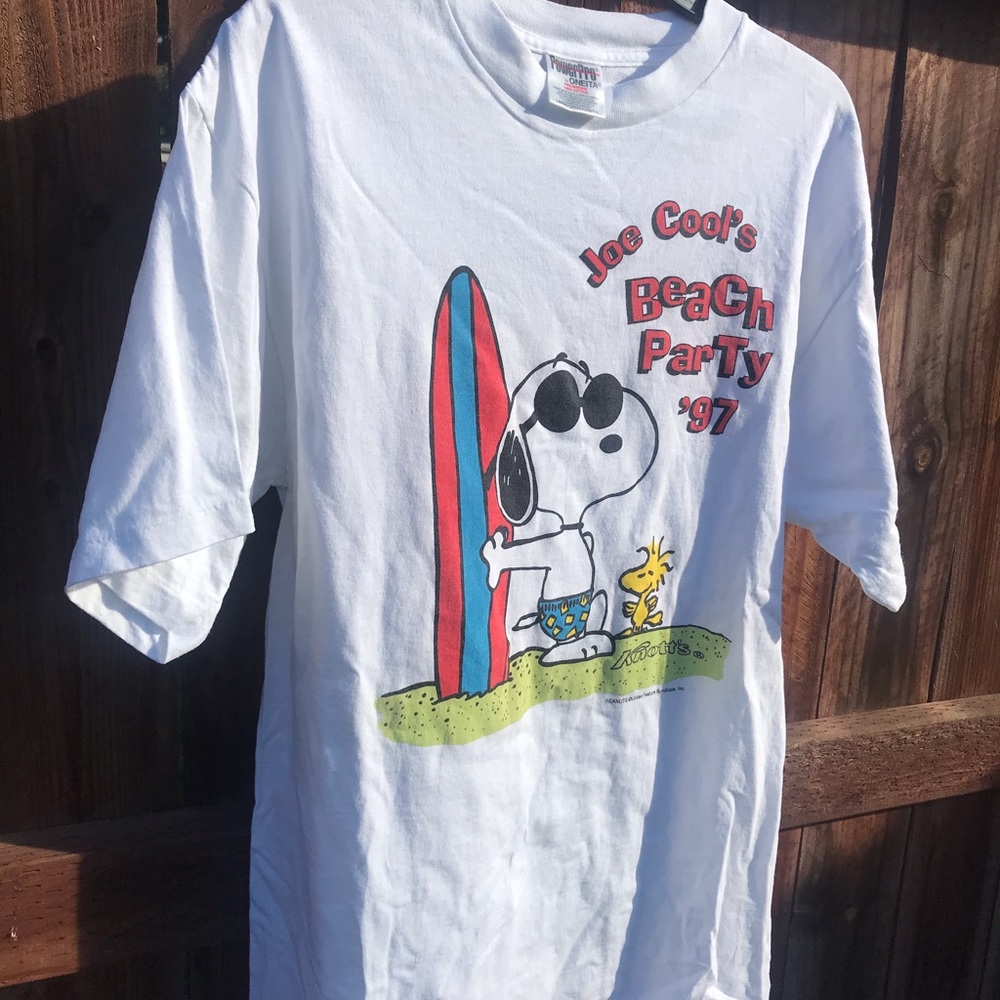 Vintage 97 snoopy beach party T-shirt